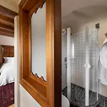 Sakali Mansion 5*