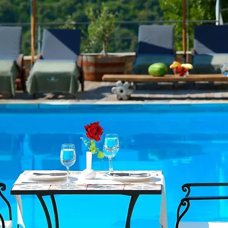 Sakali Mansion 5* Pinakátai